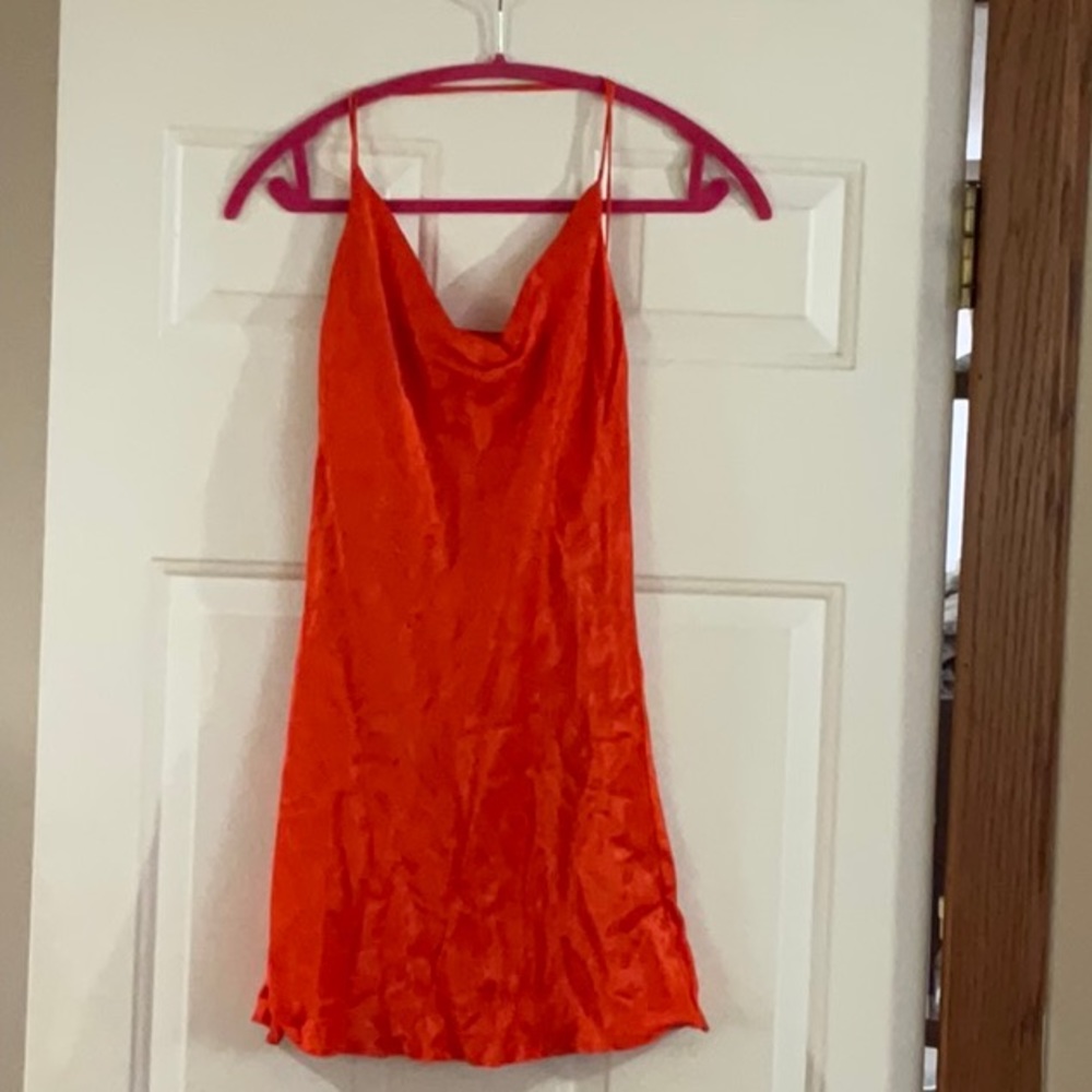 SHORT SATIN EFFECT DRESS
Zara - Picture 15 of 16